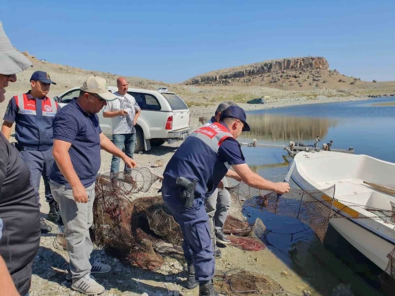 Jandarma kaçak ağ operasyonunda bin metre ağı imha etti
