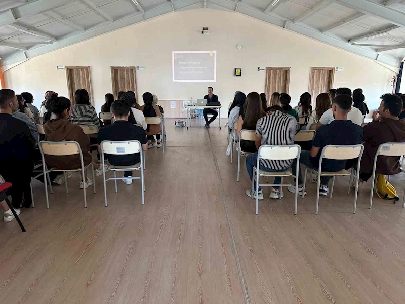 Çemişgezek MYO öğrencilerine oryantasyon eğitimi
