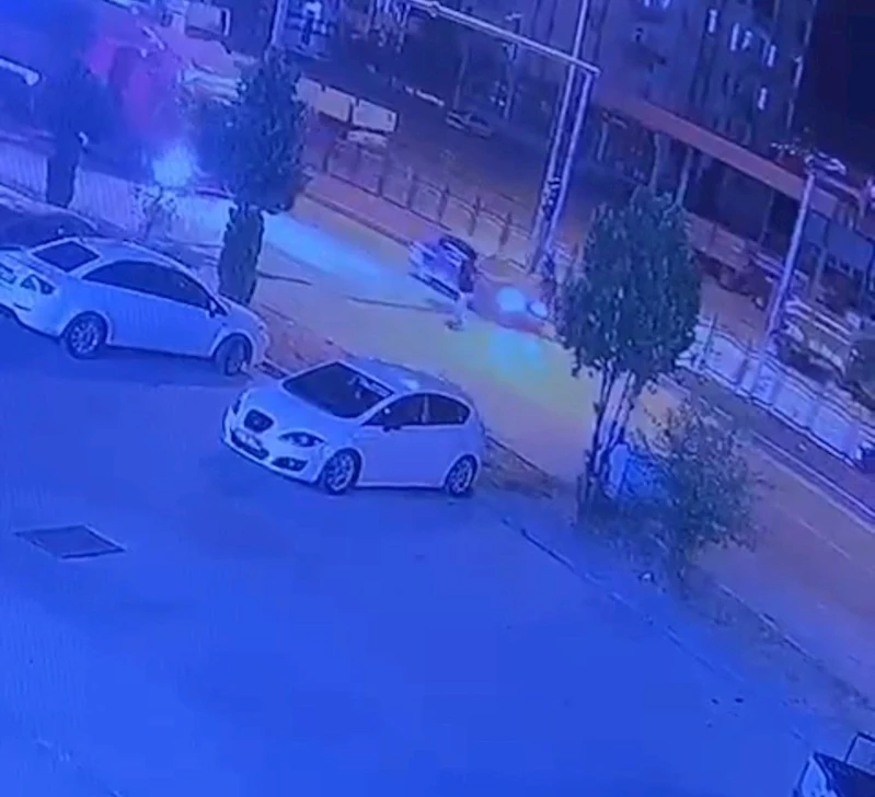 Yolun karşısına geçmek isteyen yayaya otomobil çarptı: 1 yaralı
