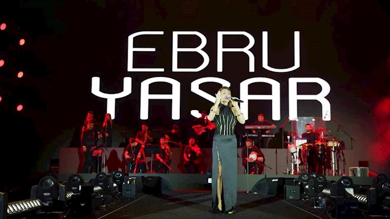 Ebru Yaşar Diyarbakır’ı salladı
