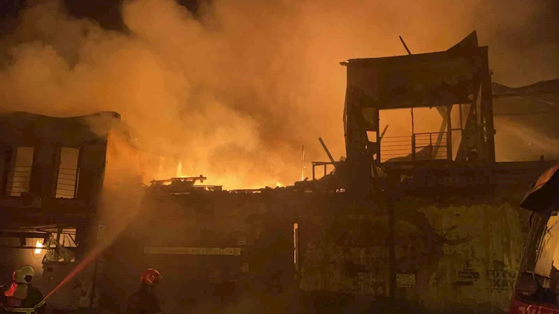 Osmaniye’de tarihi ahşap konak alevlere teslim oldu
