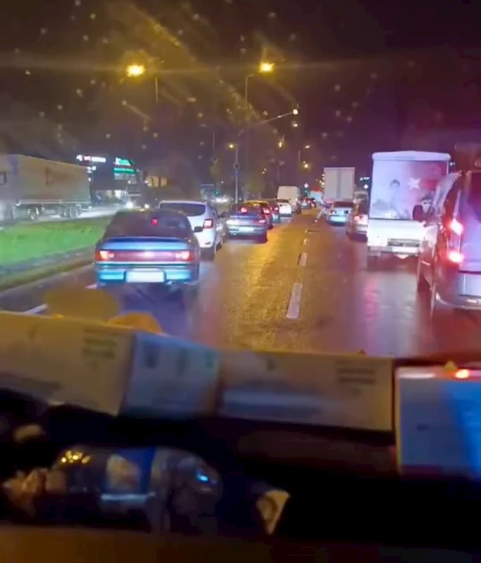 Düzce’de ambulansa fermuar sistemi ile yol verildi, o anlar kamerada
