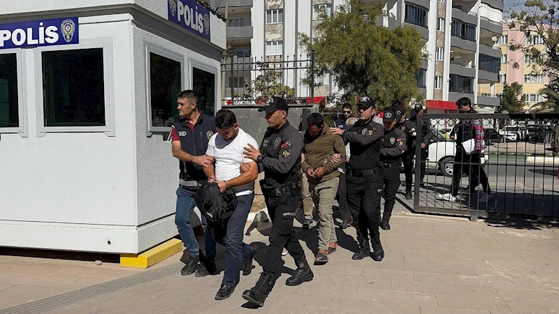 Kilis’te göçmen kaçakçılığı yapan 5 organizatör tutuklandı
