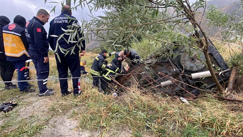 Şarampole uçan otomobildeki kadın kurtarıldı
