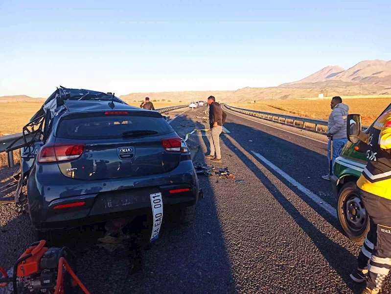 Niğde’de yolcu otobüsü ile otomobil çarpıştı: 1 ölü, 3 yaralı
