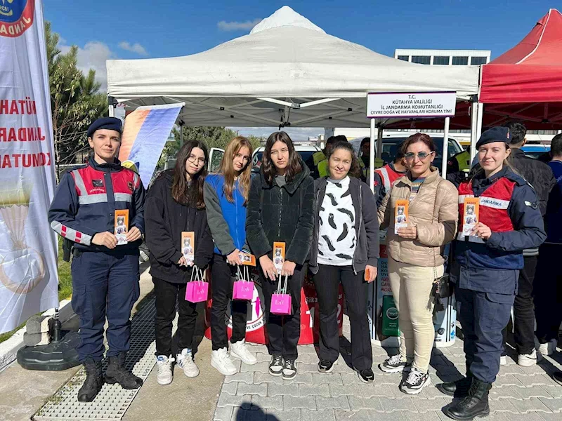 Kütahya OSB Kariyer Fuarında Jandarmadan tanıtım faaliyeti
