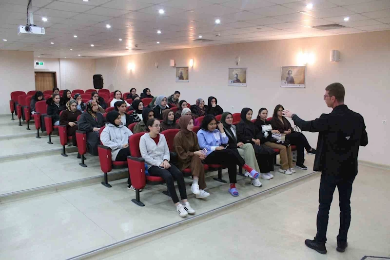 Mengücek Gazi Yurdunda diksiyon kursu başladı
