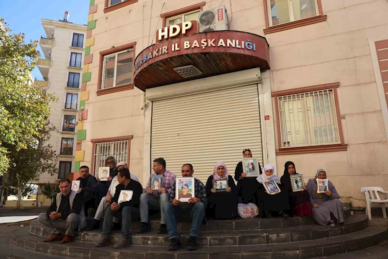 Diyarbakır anneleri, kendilerini ziyaret etmeyen CHP Genel Başkanı Özel’i kınadı
