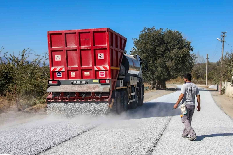 Efeler Belediyesi Umurlu Mahallesi’nde yol çalışmaları gerçekleştirdi
