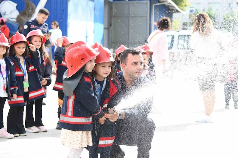 5 bin 250 çocuk, itfaiye gönüllüsü oldu
