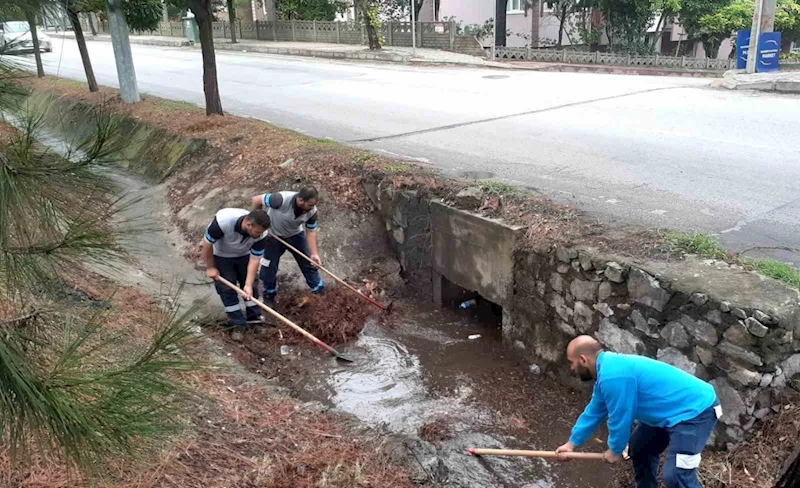 Ani yağışlara karşı mazgal ve menfez temizliği
