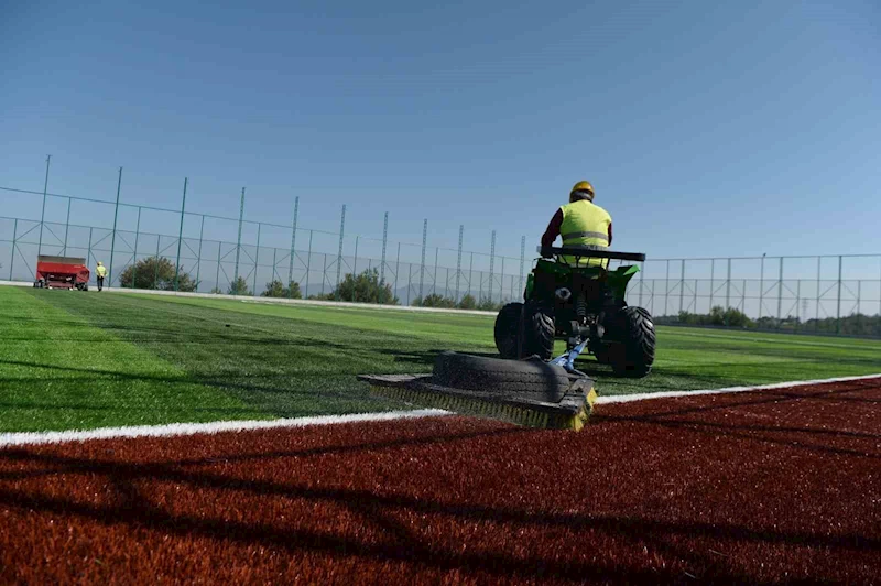 Osmangazi Belediyesi’nden Gündoğdu’ya futbol sahası
