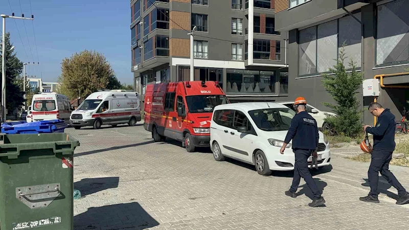 2 işçi alüminyum levha altında kaldı
