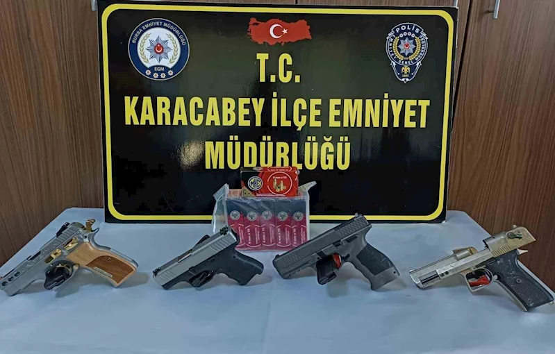 Karacabey’de bir evde 4 adet tabanca ele geçirildi
