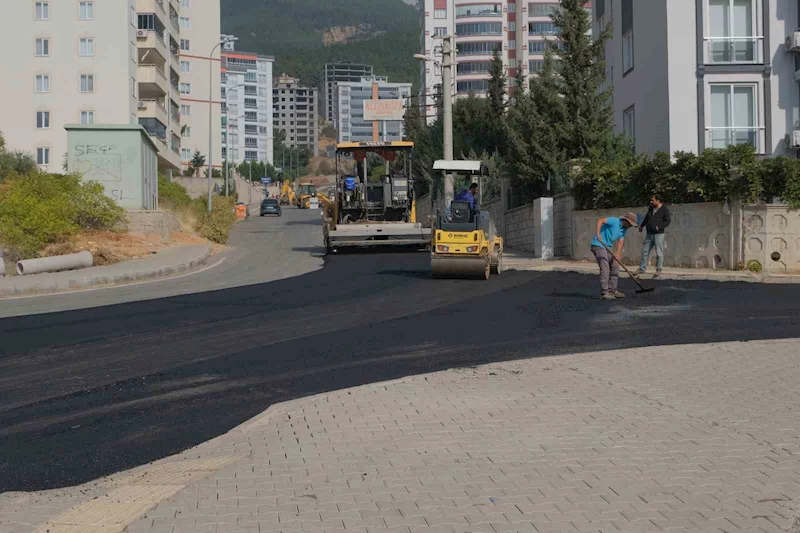 Onikişubat Belediyesi’nden yol yatırımları
