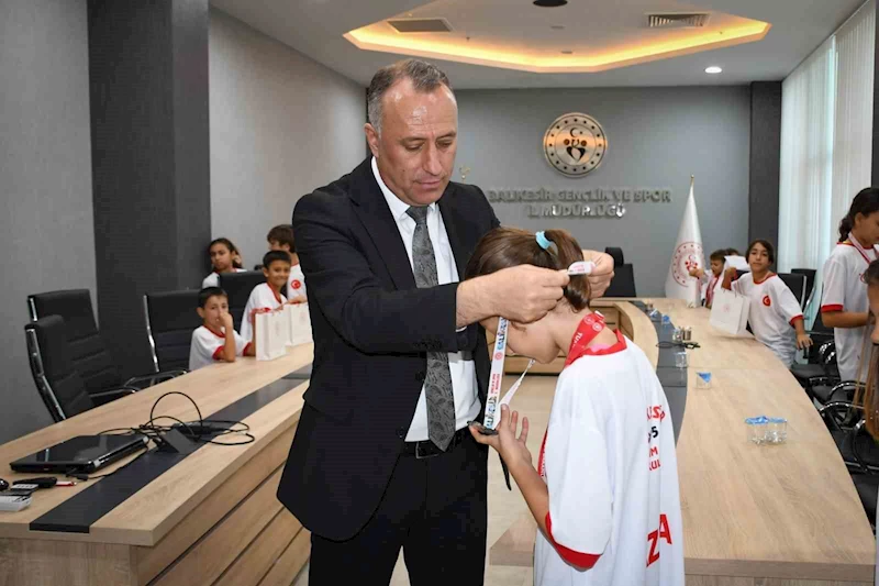 Taekwondo ve Yüzme Sporcuları, Balıkesir’de Ödüllendirildi
