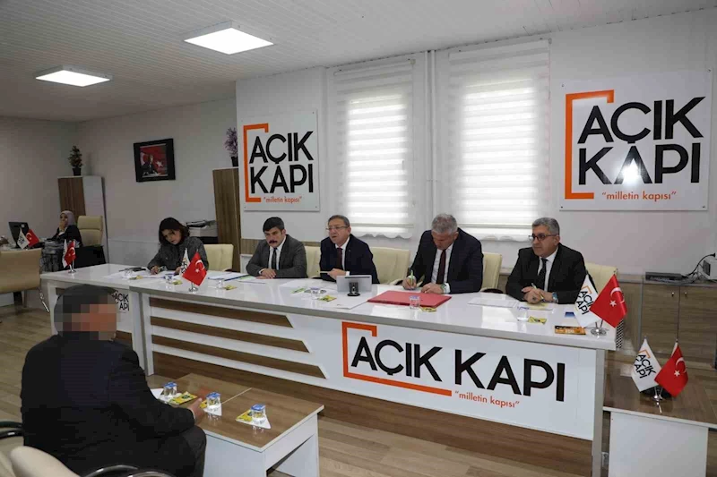 Kars Valisi Ziya Polat, Açık Kapı’da vatandaşları dinledi
