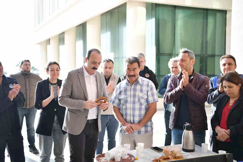 Konyaaltı’nda ‘Yarım maaş, yarım simit’ eylemi
