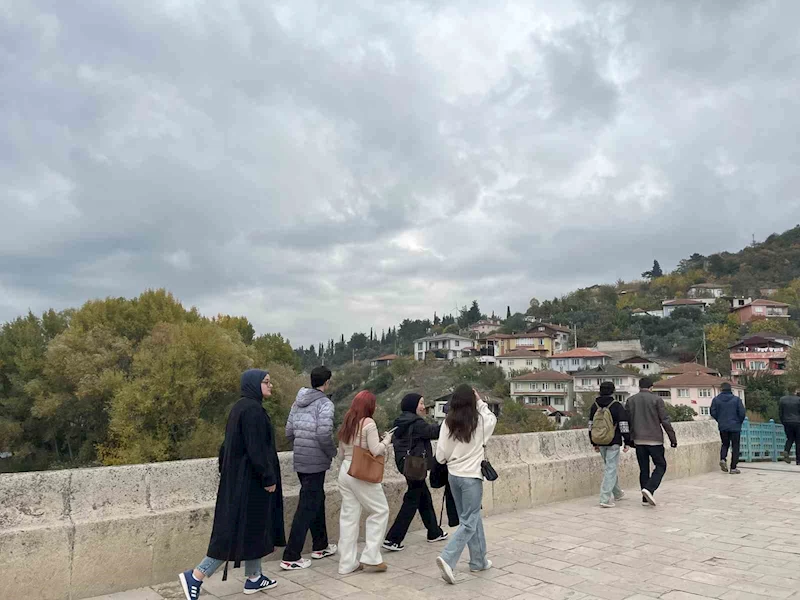 SUBÜ’lü öğrenciler Sakarya’yı keşif yolculuğuna çıktı
