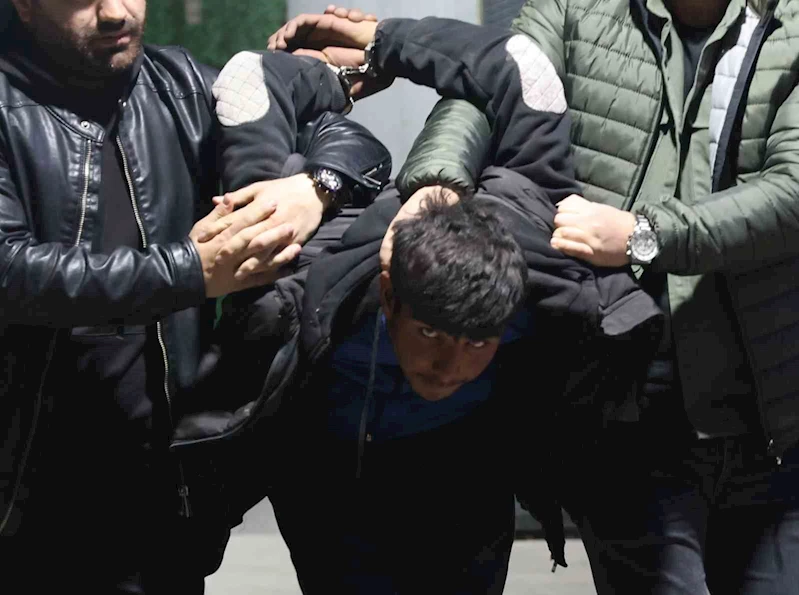 “Polisimizi seviyoruz” diyen firarinin yakalanma anına ait kamera görüntüsü ortaya çıktı
