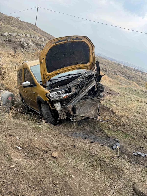 Batman’da hafif ticari araç şarampole yuvarlandı: 1 yaralı
