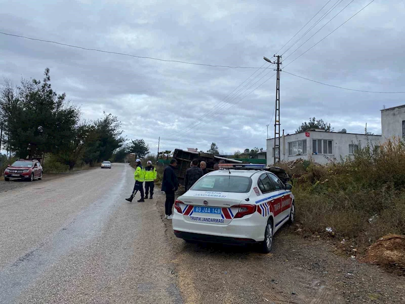 Öğrenci servisi takla attı: 2 yaralı
