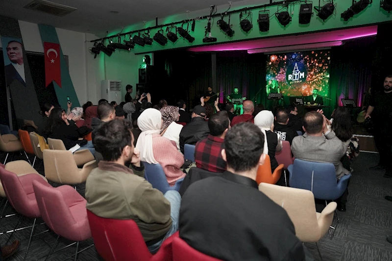 Belediye işçilerinden oluşan ‘Ritim Beyoğlu’ grubundan etkileyici performans
