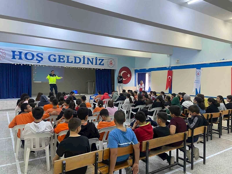 Jandarma ekipleri bilgilendirme çalışmalarını sürdürüyor
