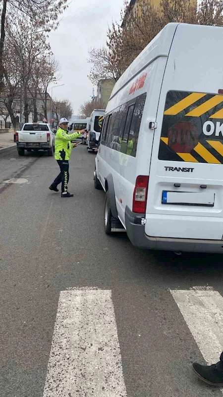 Kars’ta okul servisleri trafik denetlendi
