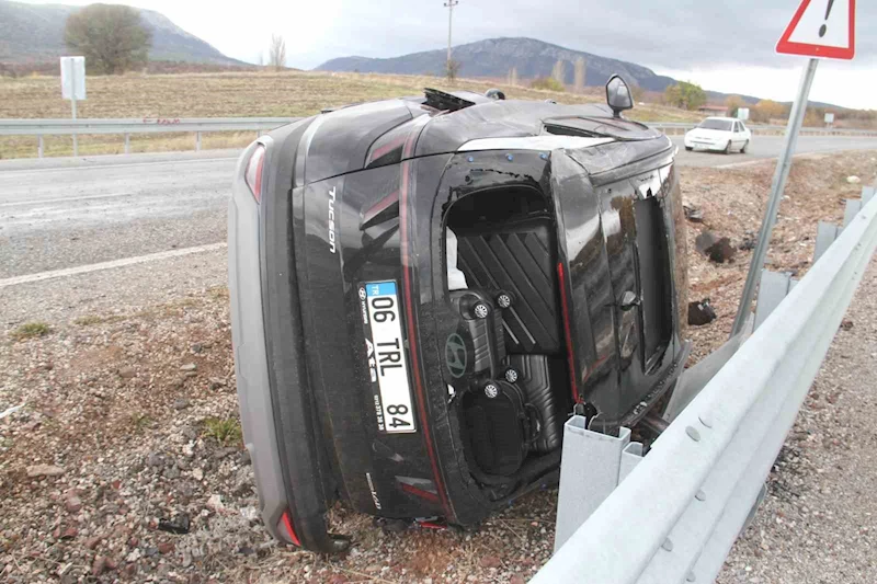 Konya’da kontrolden çıkan cip takla atarak karşı şeride geçti: 3 yaralı
