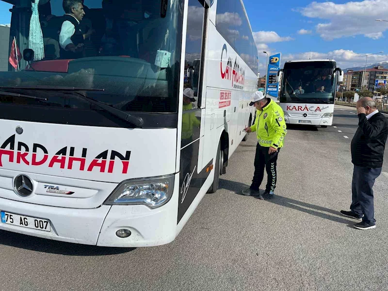 Oltu polisinden kış lastiği kontrolü
