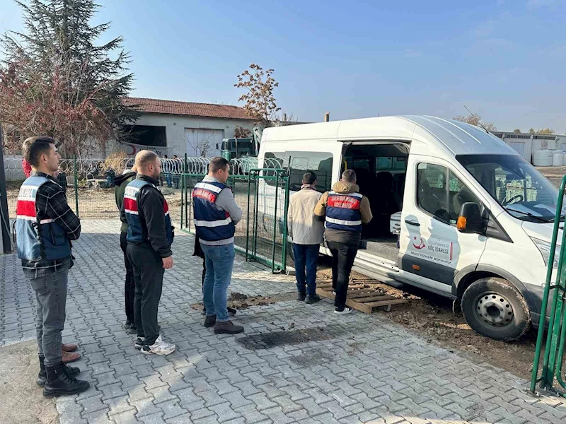 Eskişehir’de 44 düzensiz göçmen hakkında 1 milyon 4 bin 696 TL ceza yazıldı
