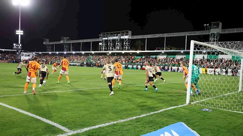 Trendyol Süper Lig: Bodrum FK: 0 - Galatasaray: 0 (İlk yarı)
