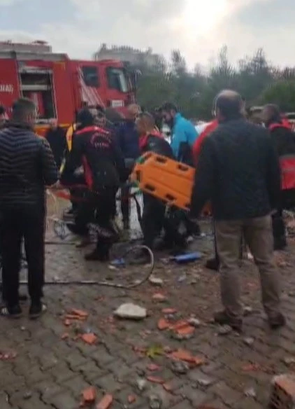 Kahramanmaraş’ta okulda duvarın çökmesi ile yaralananlar böyle kurtarıldı
