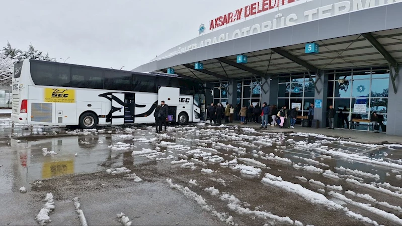 Kar yağışı, şehirlerarası otobüs seferlerini aksattı
