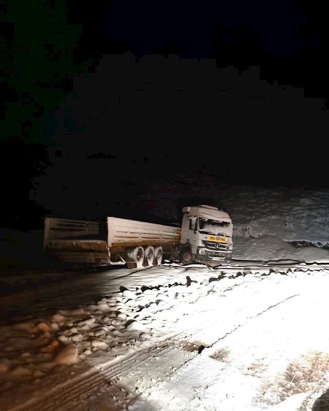 Kar yağışı nedeniyle Eruh-Şırnak yolu ulaşıma kapandı
