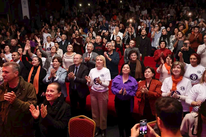 Merkezefendili kadınların performansı ayakta alkışlandı
