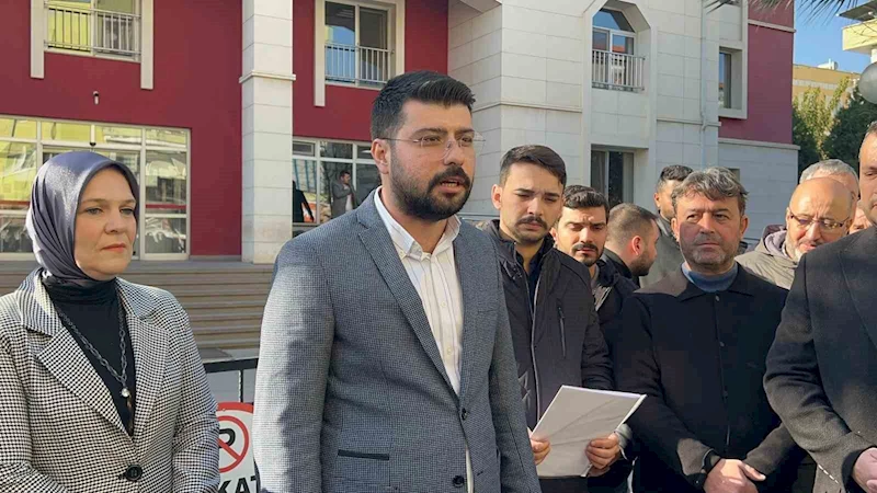 Turgutlu’da AK Parti yeni yönetimi mazbatasını aldı
