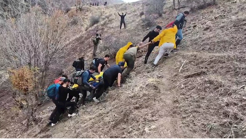 Ayağı kırılan doğasever, arkadaşları tarafından kurtarıldı
