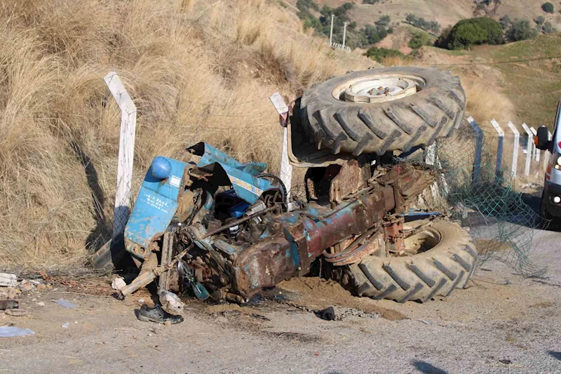 Virajı alamayan kum yüklü traktör devrildi: 1’i ağır 2 yaralı
