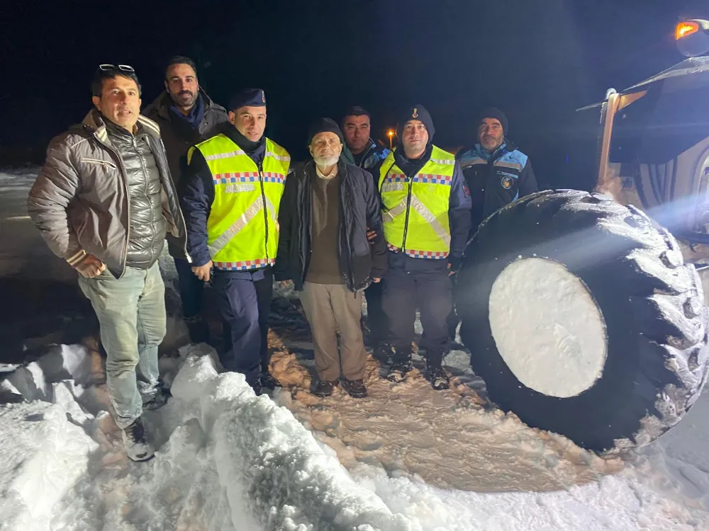 Büyükşehir Belediyesi Ekipleri 75 Yaşındaki Mustafa Akıcı’ya Sağ Salim Ulaştı