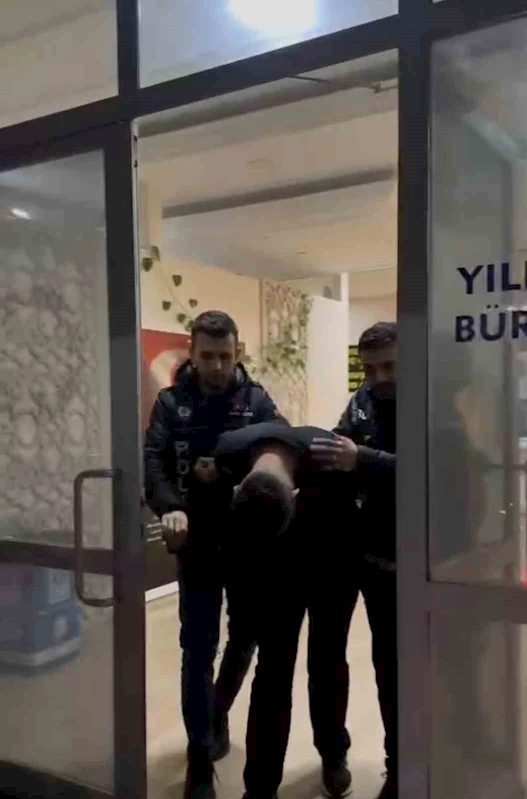 Polis verdiği kimlik sahte çıktı, 34 yıl hapis cezasından dolayı gözaltına alındı
