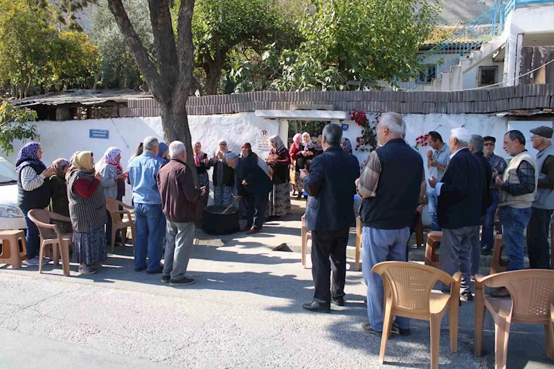 Yağmura hasret kalan Aydın’da mahalle sakinleri yağmur duası yaptı
