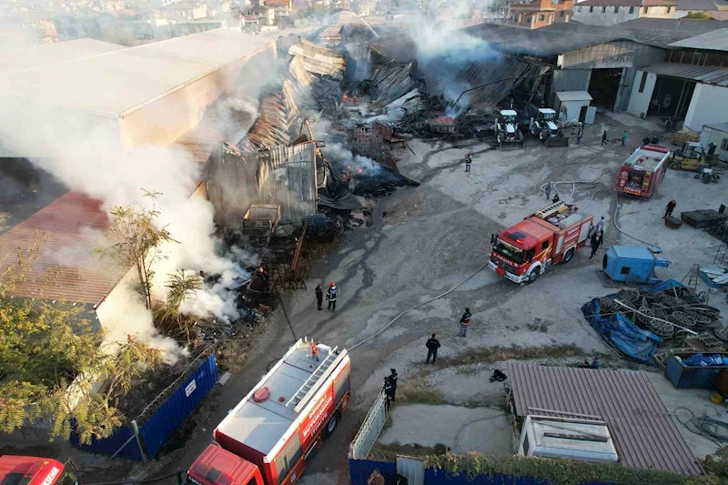 Metal fabrikasında çıkan yangın kısmen kontrol altına alındı
