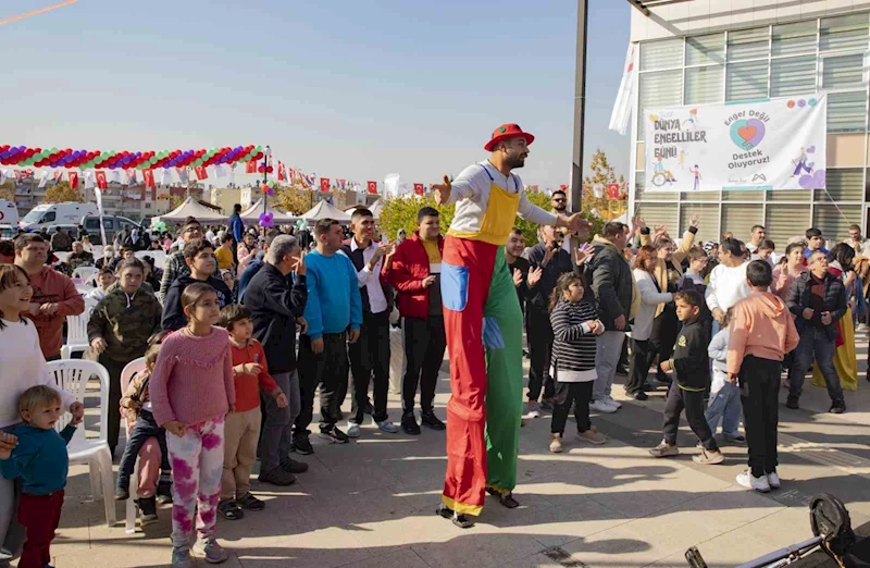 Mersin’de ’Dünya Engelliler Günü’nde özel bireylere coşkulu kutlama
