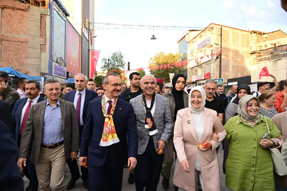 26’ıncı Kültür Sanat Etkinlikleri Ve Kayısı Festivali Kortej Yürüyüşü Yapıldı