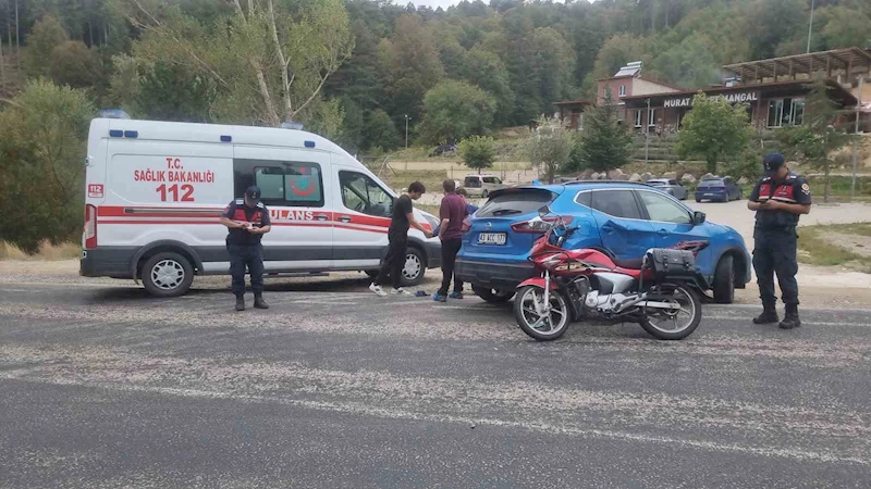 Domaniç’te otomobil ile motosiklet çarpıştı: 1 yaralı
