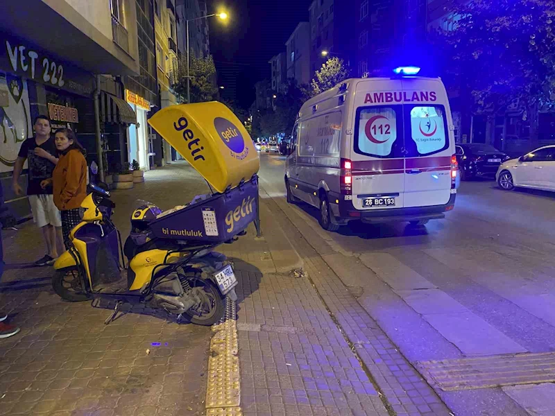 Motosikletli kuryenin çarptığı kadın yaralandı
