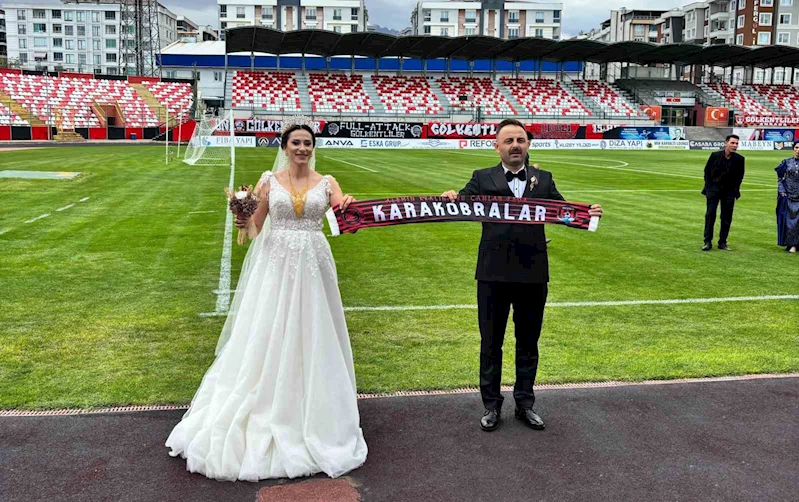 Vanlı kadın hakem bu kez maç için değil nikah için düdük çaldı
