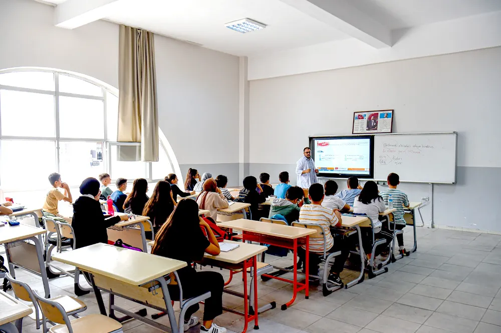 Semt Konaklarında  1200 Öğrenci İçin Ders Zili Çaldı